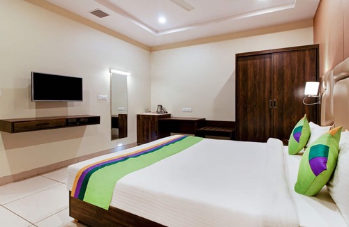 LB Nagar Hotel | Treebo Trend Sindhura Grand