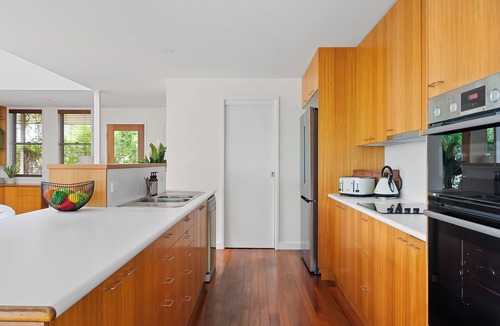 Macmasters Beach House | "Treetop Retreat" – Ocean Views & minutes to Beach
