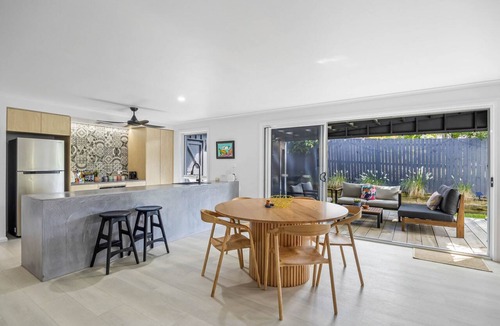 Yaroomba Apartment | Trendy 2-Bed Home with Outdoor Entertainment