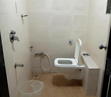 Kandiwali West Hotel | TRI HOTEL