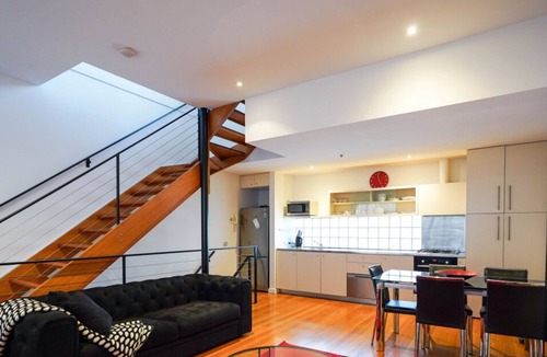 North Melbourne House | Tri Level townhouse in prime North Melbourne