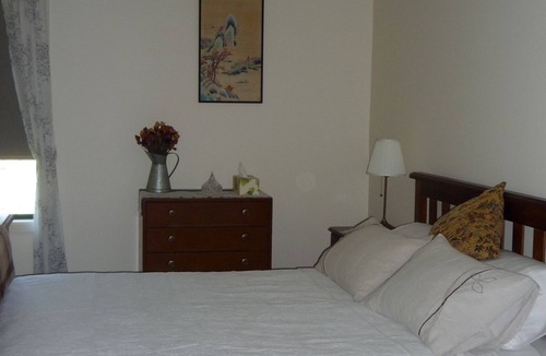 Jindera House | Triangle Farm Cottage - Bed & Breakfast
