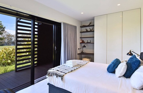 Morisset Park House | Trinity Point Luxe Townhouse - Waterfront Reserve