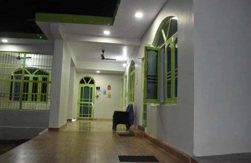 Gunehr Hostel | Trippy Stays Bir