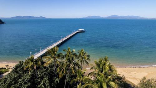 Picnic Bay House | Tropic 21