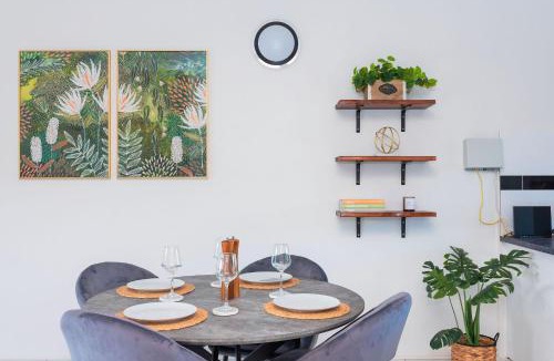 Woolner Apartment | Tropical Bliss in Woolner