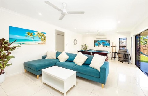 Smithfield House | Tropical Dreams - Spacious Retreat with Private Pool