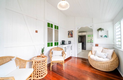 Hermit Park House | Tropical getaway 10 min to city
