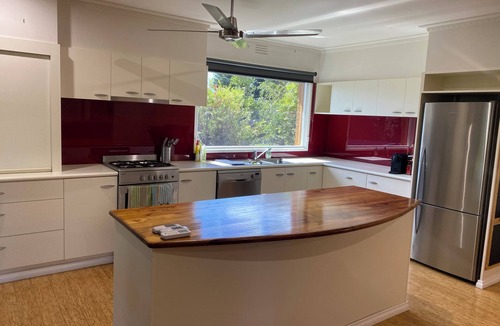 Capel Sound House | Tropical oasis/pet friendly. Golf, hot springs, beach nearby. Large games room.