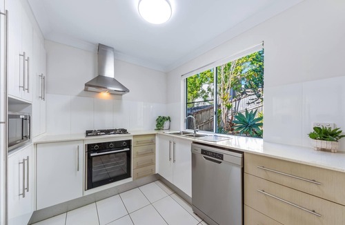 Cannonvale Apartment | Tropical Resort Apartment