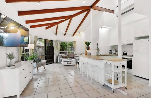 Trinity Beach House | Tropical Retreat - Pet-Friendly Steps to Beach