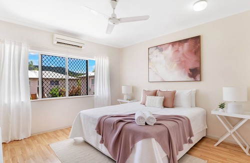 Edge Hill Apartment | Tropical retreat- Perfect for short or long stays