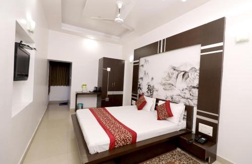 Mount Abu Hotel | Tthe Leef Inn 500ms from Nakki Lake