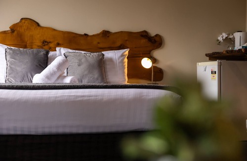 Tullah Hotel | Tullah Lakeside Lodge