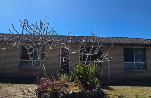 Tuncurry Villa | Tuncurry 2BR walk to lake