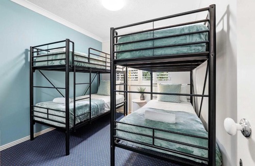 Mermaid Beach Apartment | Turtle Beach Resort Family Fun Sleeps 8