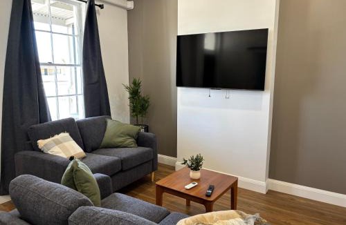 Broken Hill House | Twin Queen Room CBD Apartments