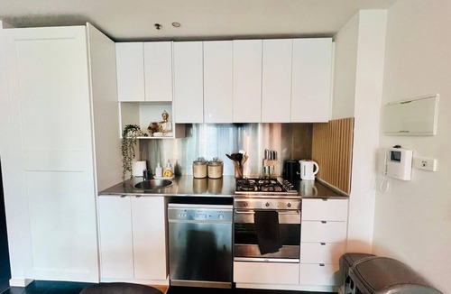 Melbourne Central Business District Apartment | Two-Bedroom City View Apartment Opposite Southern Cross Station