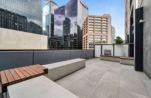 Melbourne Central Business District Apartment | Two-Bedroom City View Apartment Opposite Southern Cross Station