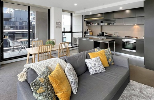 Abbotsford Apartment | Two Bedroom Two Bathroom Apartment with pool & gym