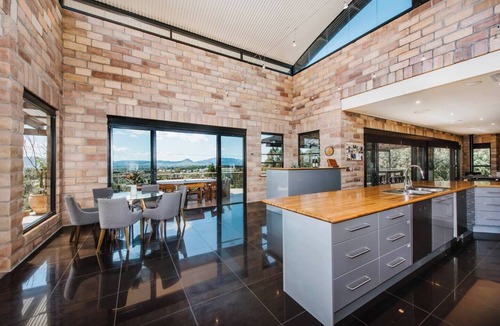 Central Mudgee House | Tyalla Lodge Unique Luxe Design in the Mountains