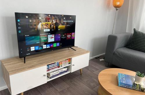 Norman Park Apartment | u2 Cute Fresh Unit Quiet Centre NewAC SmartTV