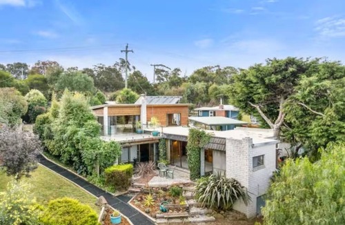 Carlton River House | Ulmia Riverfront retreat and Aurora viewing