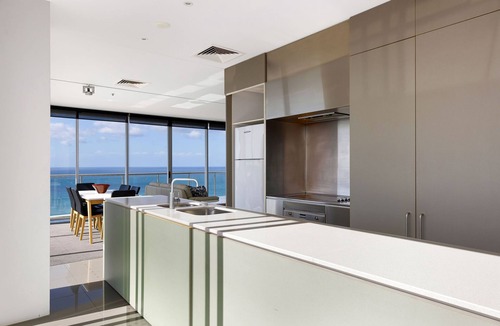 Broadbeach Hotel | ULTIQA Air On Broadbeach