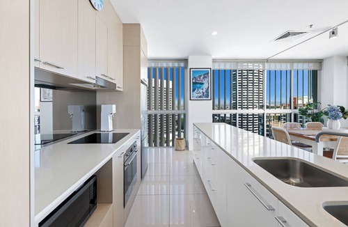 Broadbeach Hotel | ULTIQA Air On Broadbeach