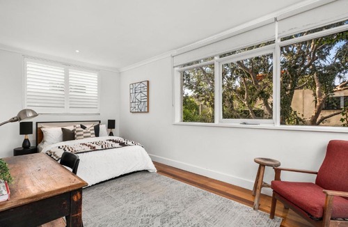 Elwood House | Ultralux 5BDR Beachfront Home in Elwood