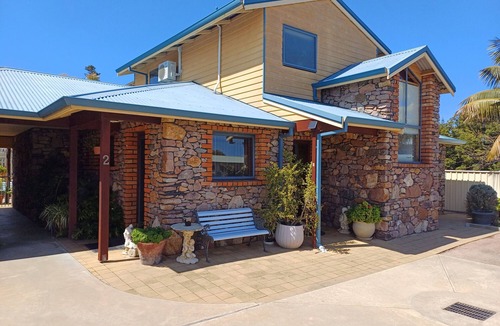 Esperance House | UNIQUE GRANITE TOWNHOUSE