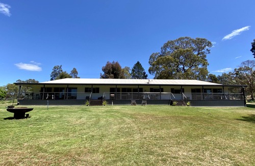 Mansfield House | Unique Lake eildon frontage retreat, house/3units Mansfield+ 45min from MtBuller