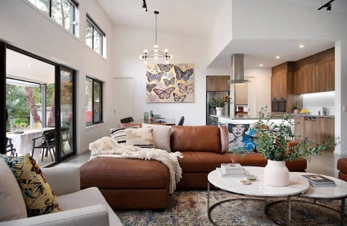 Hepburn House | Unique Villa Amore With hot Swim spa in Daylesford