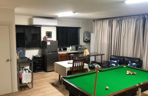 Maiden Gully House | Unique Zone half house with games room & outdoor jacuzzi in Maiden Gully, Bendigo