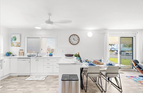 Slade Point House | Unit 1 (Anna) Beachside Mackay