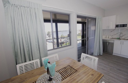 Harrington Apartment | UNIT 1. OPPOSITE THE OCEAN. BEACH .RIVER.PET FRIENDLY. 1 FREE PARKING
