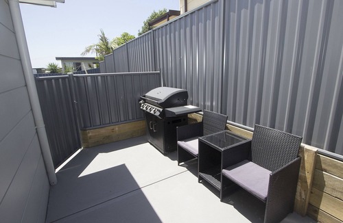 Harrington Apartment | UNIT 1. OPPOSITE THE OCEAN. BEACH .RIVER.PET FRIENDLY. 1 FREE PARKING