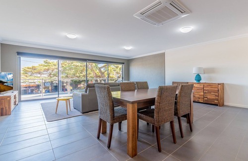 Cowes Apartment | Unit 2-83 Thompson Avenue, Cowes, Spacious 2 bedroom Unit, includes linen.