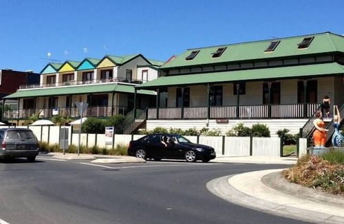 Lorne Apartment | Unit 2 Cora- Lynn 22-28 Mountjoy Parade
