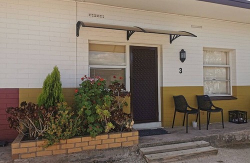 Kimba Apartment | Unit 3 - pet friendly Fully facilitated apartment.