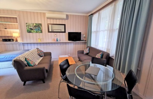 Bright Cottage | Unit 5 - One Bedroom Spa - HomeAway