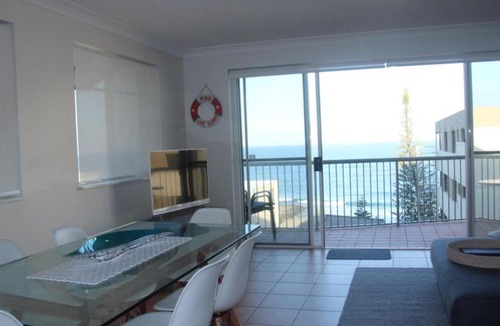 Caloundra Apartment | Unit 5 Sanctuary Shores, Kings Beach - Free Wifi