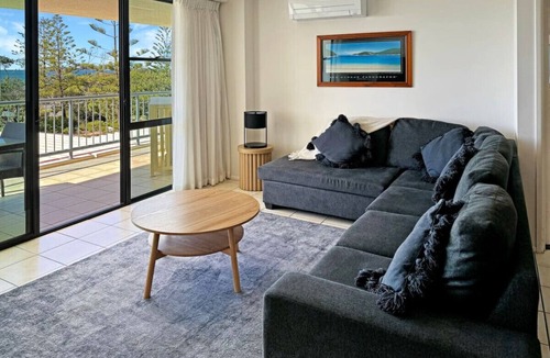 Alexandra Headland Apartment | Unwind in Coastal Resort (1 bedroom)