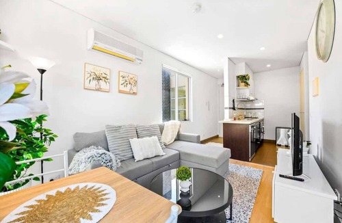 Notting Hill Apartment | Upscale 1BR Apt near Monash with Parking Included