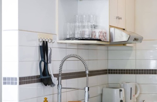Notting Hill Apartment | Upscale 1BR Apt near Monash with Parking Included