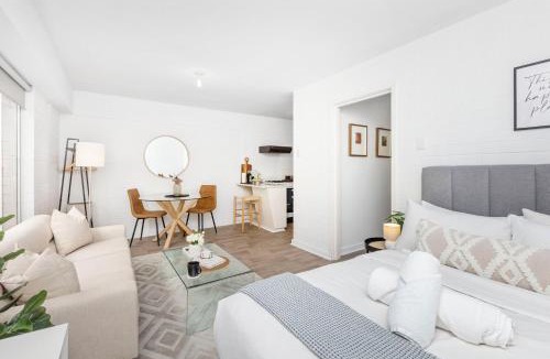 Victoria Park Apartment | Urban Chic Studio by 'the Strip'