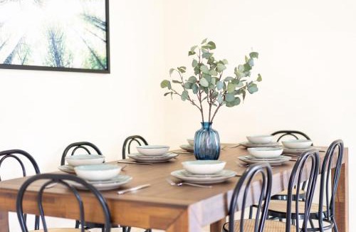 Rothwell House | Urban Escape Spacious Home in Rothwell Sleeps 8