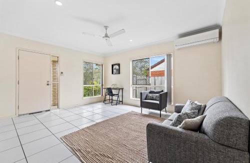 Rothwell House | Urban Escape Spacious Home in Rothwell Sleeps 8