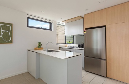 Camperdown Apartment | Urban Terra Tranquil Base near Markets and Foreshore
