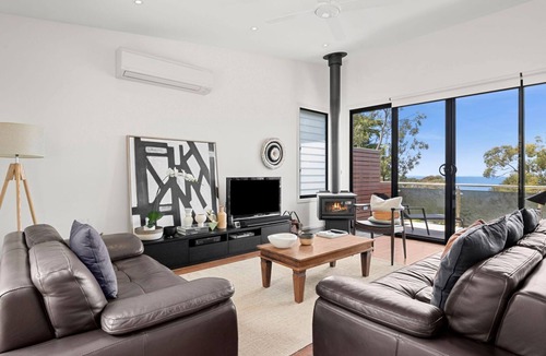 Lorne House | Vacation Mode - get away from the hustle and bustle